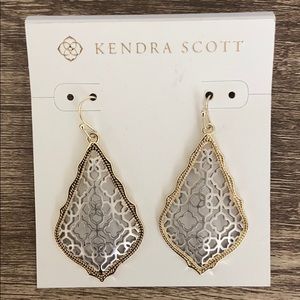 NWT Kendra Scott Addie Earrings Gold